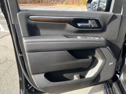New 2026 Chevrolet Suburban High Country AWD/4WD image 12