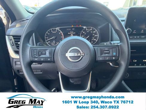 Used 2023 Nissan Rogue SV FWD image 16