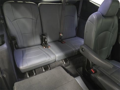 Used 2020 Buick Enclave Essence image 18