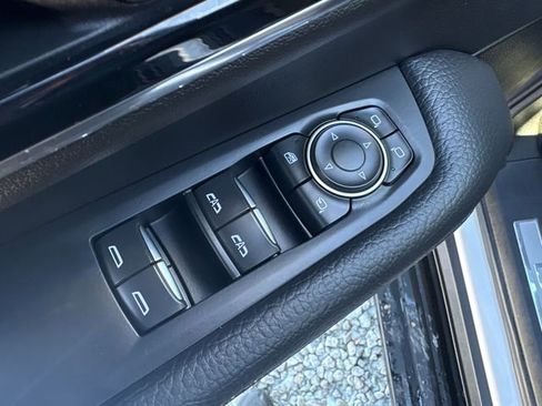 Used 2025 GMC Yukon Denali image 23