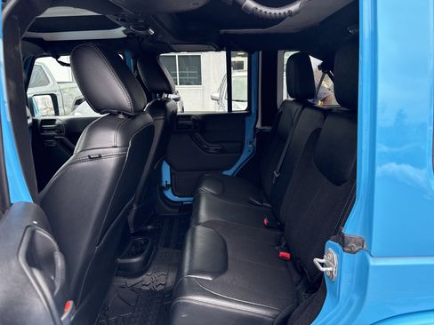 Used 2017 Jeep Wrangler Unlimited Sahara image 15