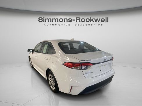 Used 2025 Toyota Corolla LE image 7