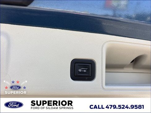 Used 2024 GMC Terrain Denali w/ Denali Premium Package AWD/4WD image 9