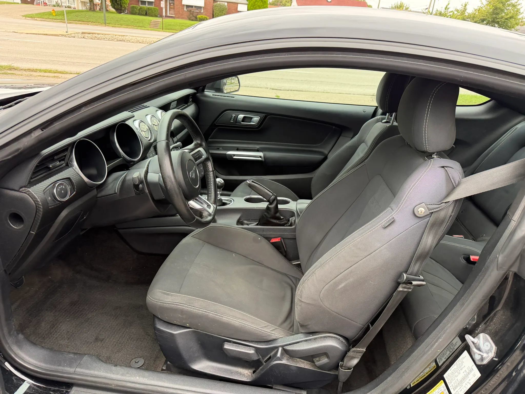 Used 2018 Ford Mustang Coupe RWD image 11