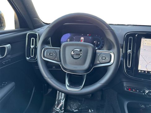 Certified 2025 Volvo XC40 B5 Plus image 13