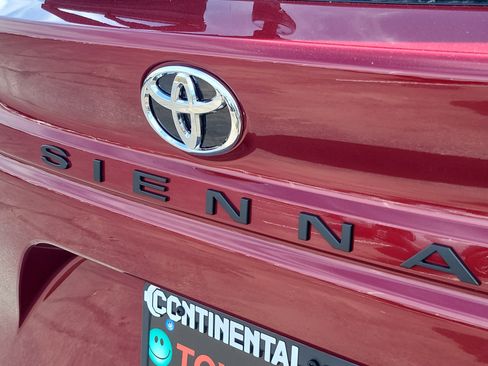 New 2026 Toyota Sienna XLE image 7