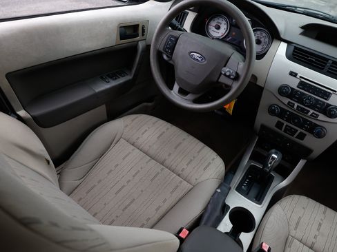 Used 2010 Ford Focus SE image 20