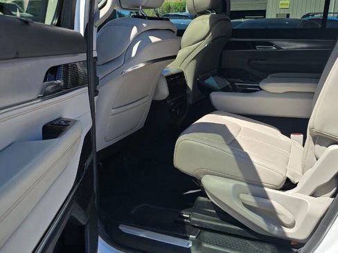 Used 2022 Jeep Grand Wagoneer Series I AWD/4WD image 18