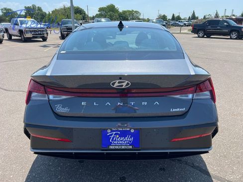 Used 2025 Hyundai Elantra Limited FWD image 4