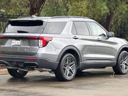 Used 2025 Ford Explorer ST-Line w/ Premium Package AWD/4WD image 4