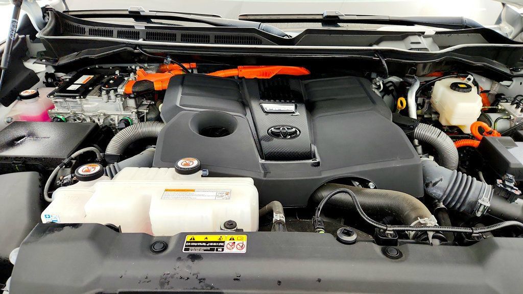 Used 2024 Toyota Tundra Capstone AWD/4WD image 25