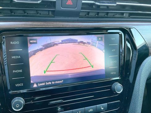 Used 2020 Volkswagen Passat 2.0T SEL image 27