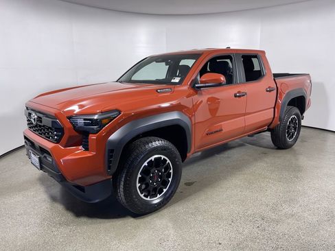 Certified 2025 Toyota Tacoma TRD Off-Road image 7