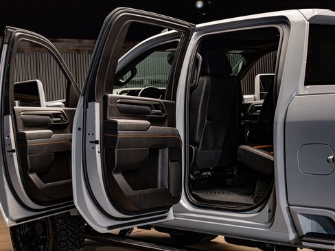 Used 2025 GMC Sierra 2500 AT4 w/ AT4 Premium Plus Package image 27