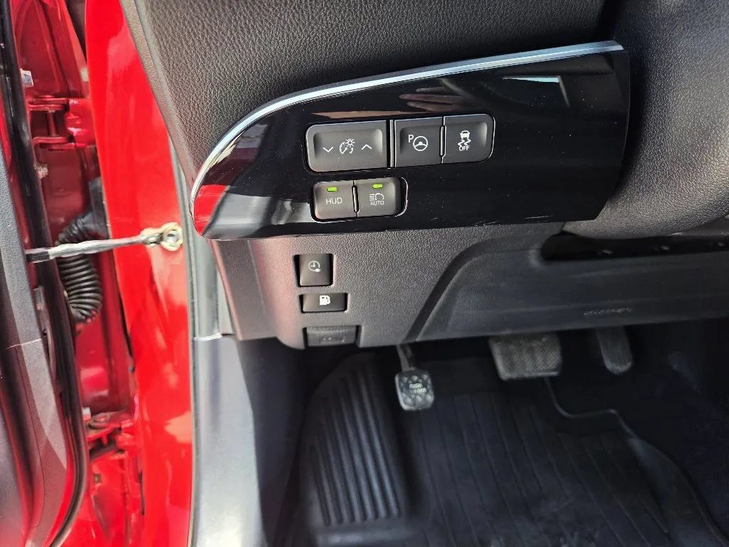 Used 2017 Toyota Prius Prime Advanced FWD image 29