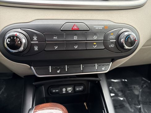 Used 2016 Kia Sorento LX w/ LX Convenience Package image 25