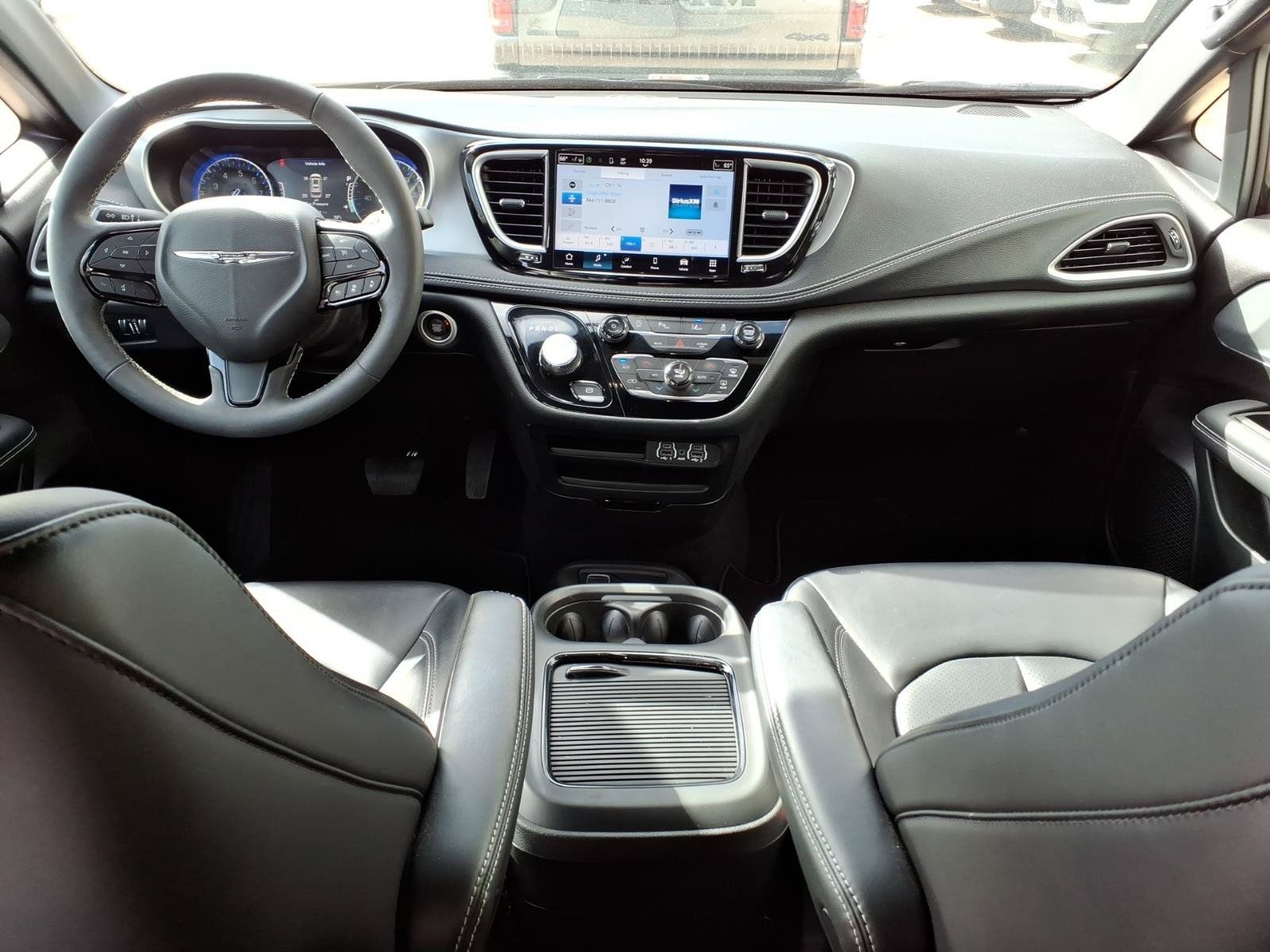 Used 2023 Chrysler Pacifica Touring-L w/ S Appearance Package AWD/4WD image 11