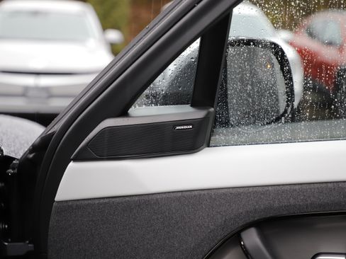 New 2026 Land Rover Range Rover Sport SE AWD/4WD image 8