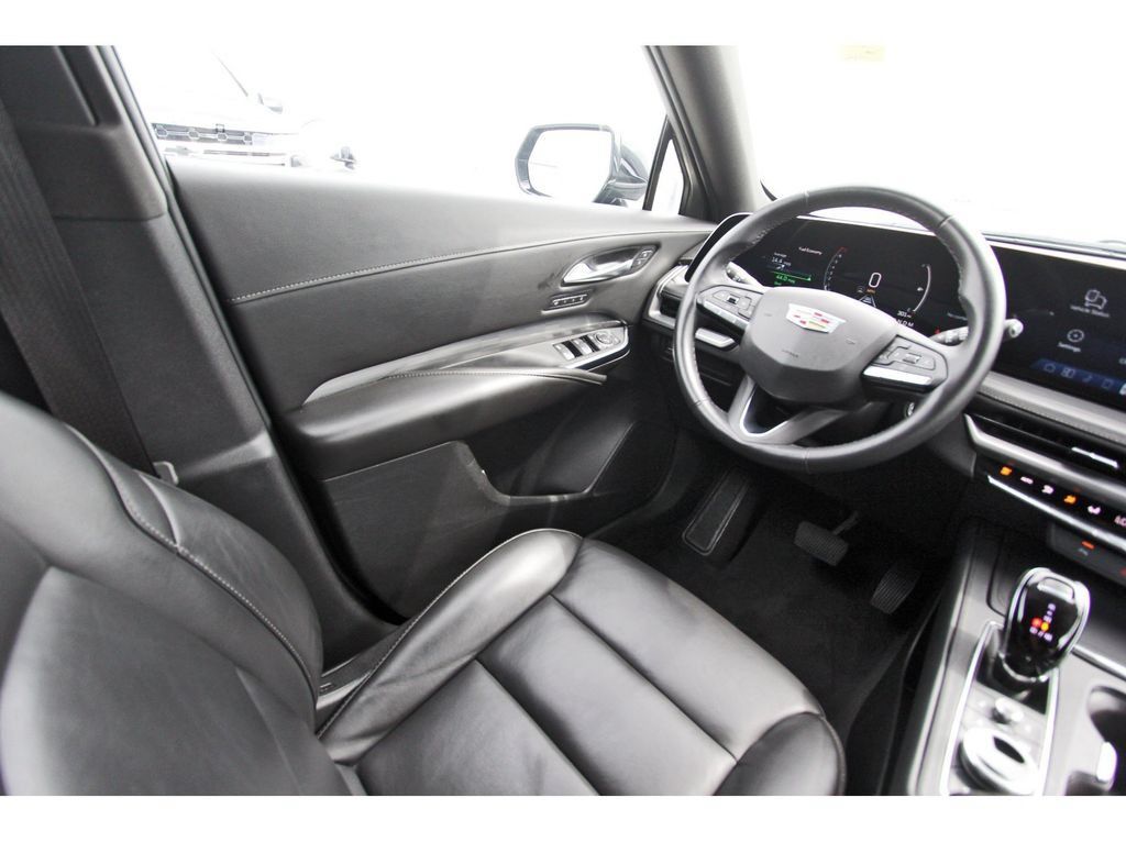 Certified 2025 Cadillac XT4 Premium Luxury FWD image 8