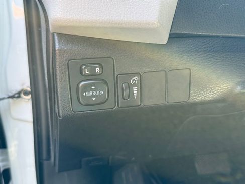 Used 2015 Toyota Corolla LE image 6