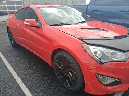 Used 2013 Hyundai Genesis 3.8 RWD image 4