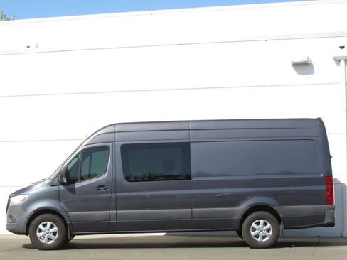 Used 2022 Mercedes-Benz Sprinter 2500 image 4