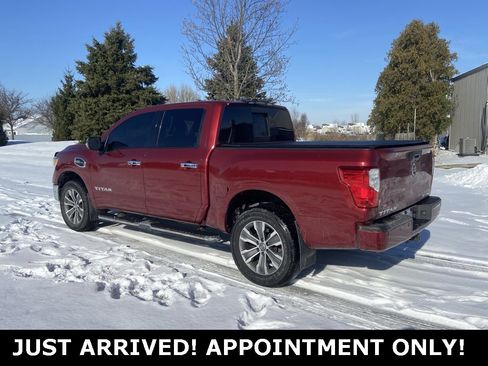 Used 2017 Nissan Titan SL image 3