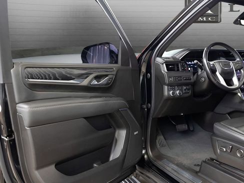 Used 2021 GMC Yukon XL Denali w/ Denali Premium Package AWD/4WD image 35