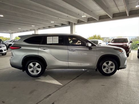 Used 2023 Toyota Highlander L image 4