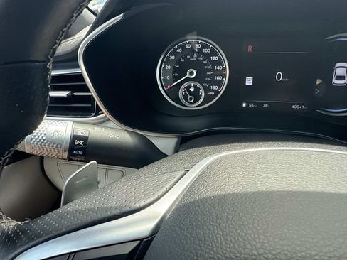 Used 2024 Genesis G70 2.5T RWD image 29