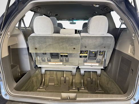 Used 2015 Toyota Sienna LE AWD/4WD image 25