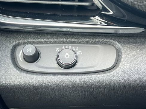 Certified 2024 Buick Envista Sport Touring w/ Convenience I Package FWD image 17