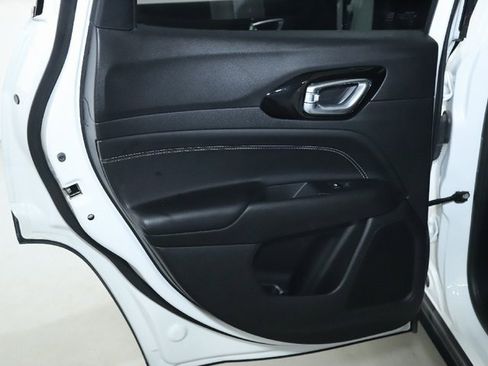 Used 2023 Jeep Compass Altitude image 13