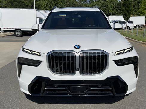 Used 2023 BMW X7 xDrive40i w/ M Sport Package AWD/4WD image 4