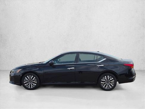 Used 2025 Nissan Altima 2.5 SV FWD image 9