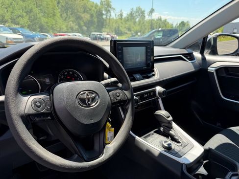 Used 2020 Toyota RAV4 LE w/ All Weather Liner Package AWD/4WD image 5
