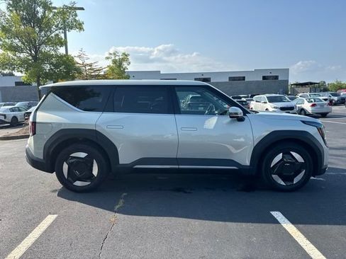 Certified 2024 Kia EV9 Light Long Range RWD image 6