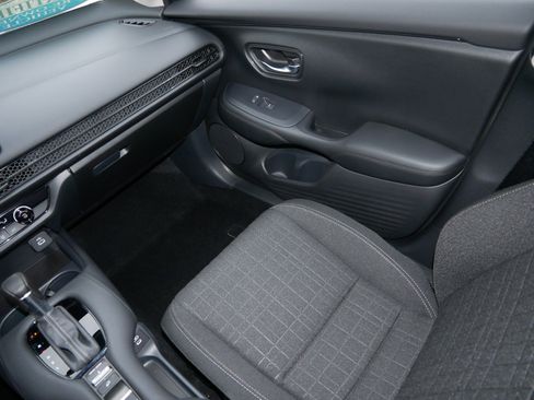 Certified 2025 Honda HR-V LX image 11