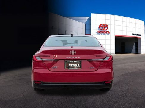 Used 2025 Toyota Camry XLE AWD/4WD image 6