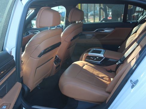 Used 2019 BMW 740i w/ Executive Package image 21