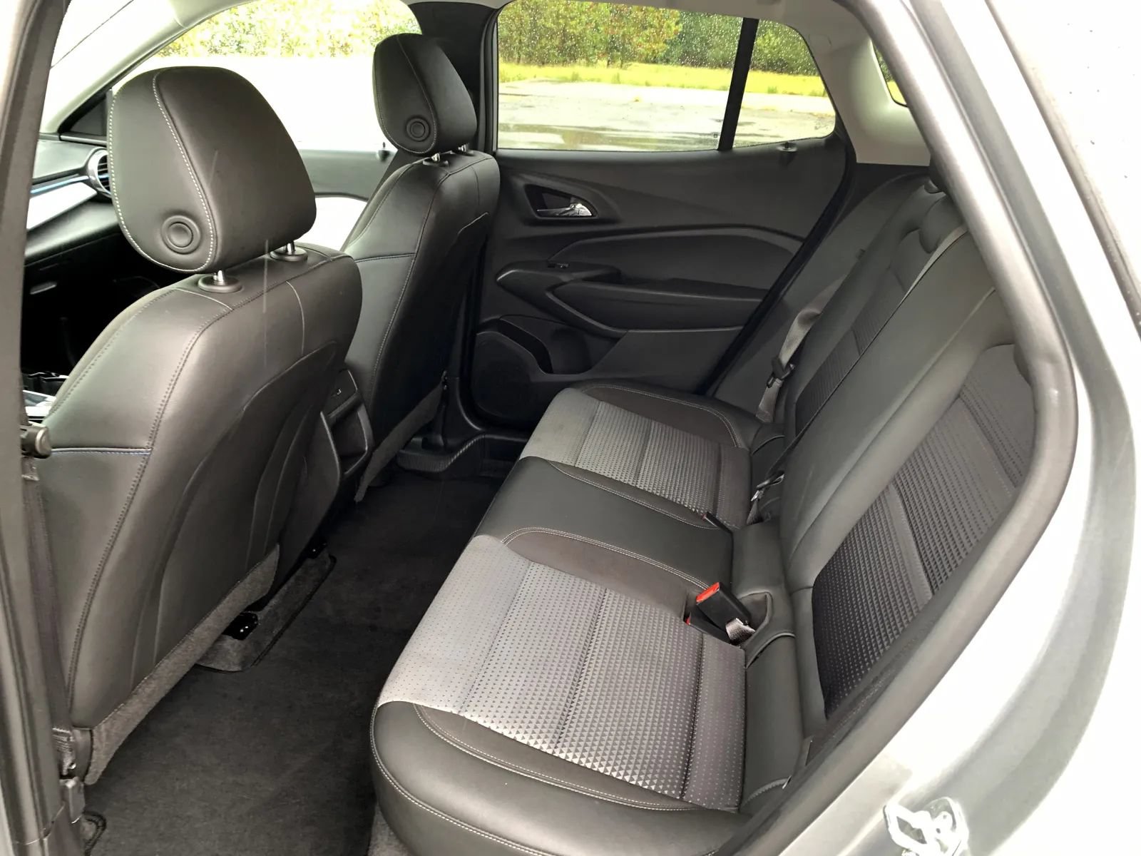 Used 2025 Chevrolet Trax LT FWD image 28