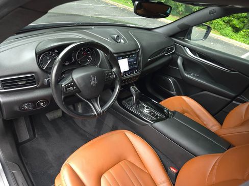 Used 2022 Maserati Levante GT image 2