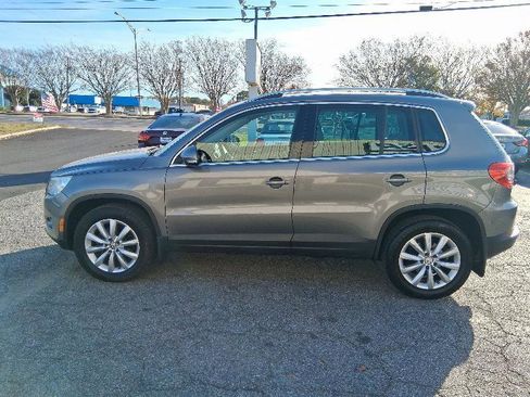 Used 2011 Volkswagen Tiguan S image 5