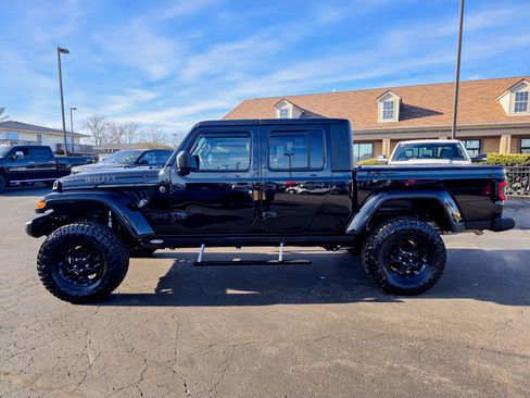 Used 2023 Jeep Gladiator Willys image 13