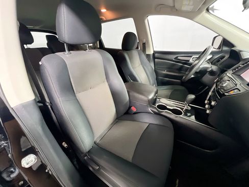 Used 2019 Nissan Pathfinder S image 31