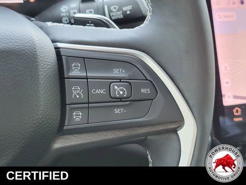 Used 2024 Jeep Grand Cherokee Limited image 30