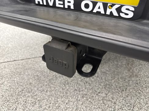 Used 2025 Jeep Gladiator Mojave AWD/4WD image 9