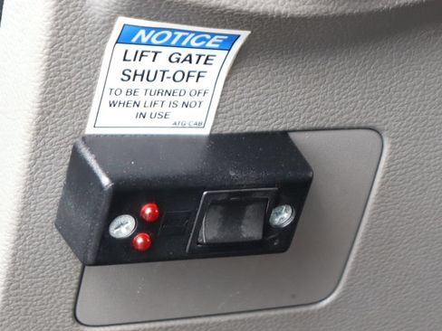 Used 2017 Ford F550 2WD Regular Cab Super Duty image 25