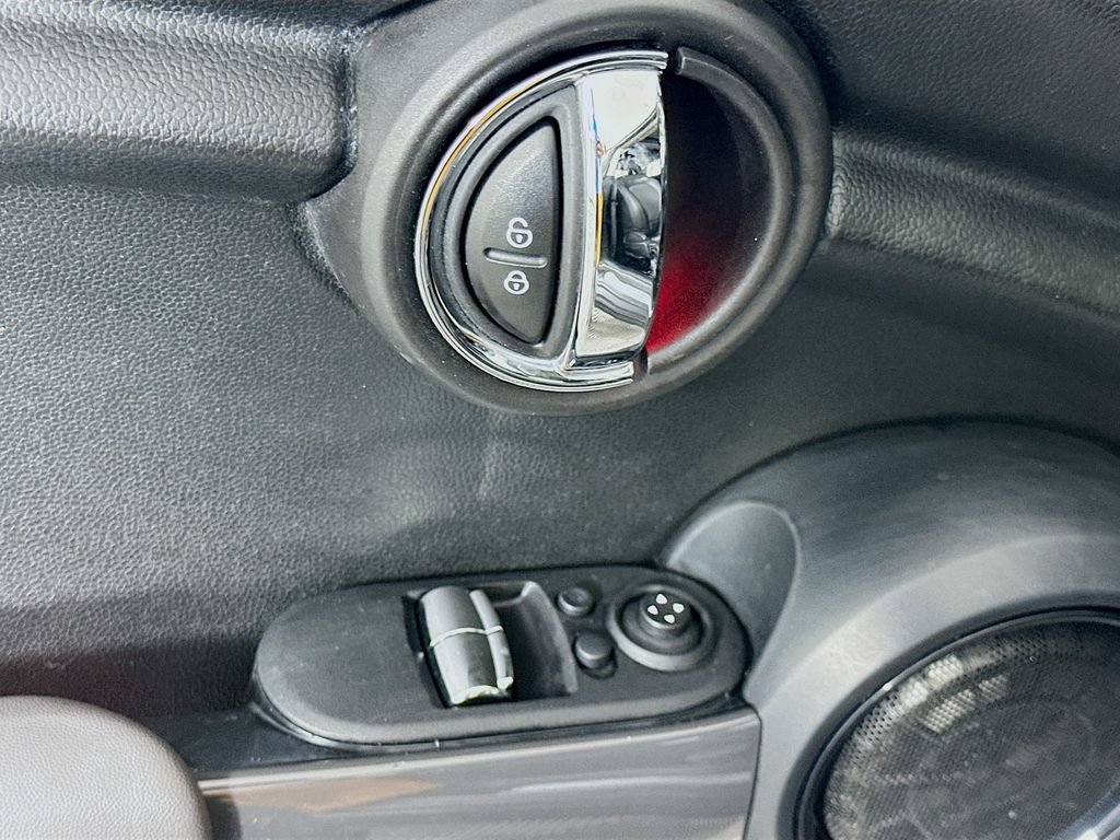 Used 2015 MINI Cooper 2-Door Hardtop FWD image 16