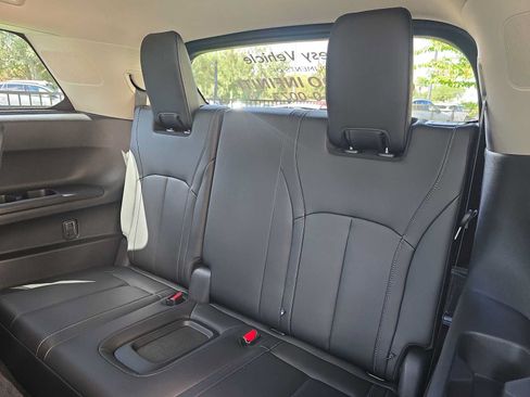 Certified 2026 INFINITI QX60 Luxe w/ Cargo Package FWD image 9